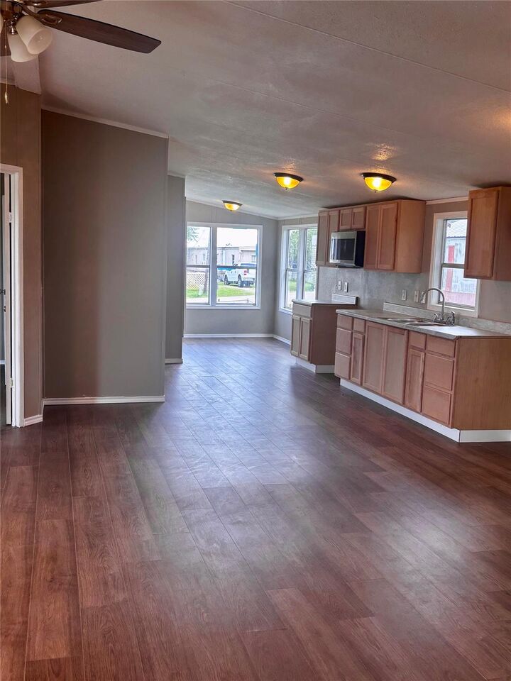 Property Photo: 2515 Oyster Creek Bend TX 77541