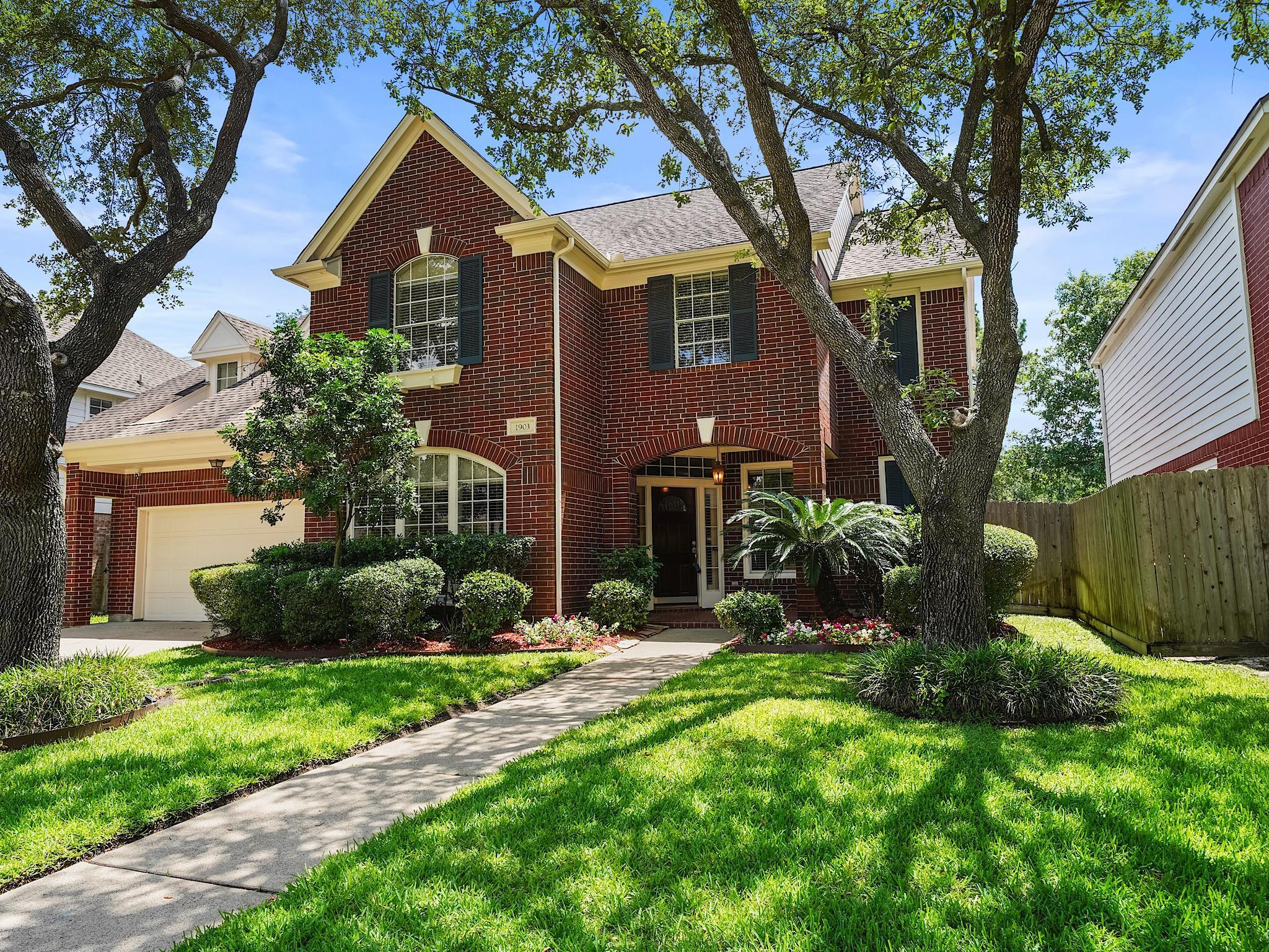 Property Photo: 1903 Garden Terrace Drive TX 77494