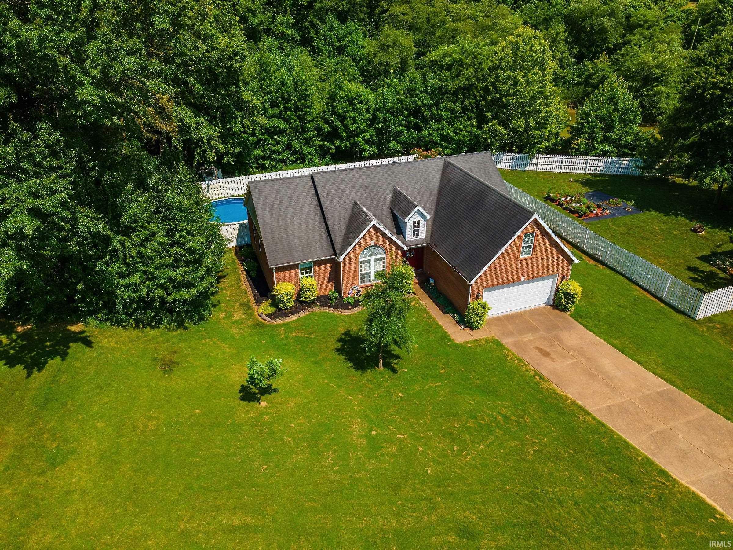 Property Photo: 2516 Willow Creek Drive IN 47712
