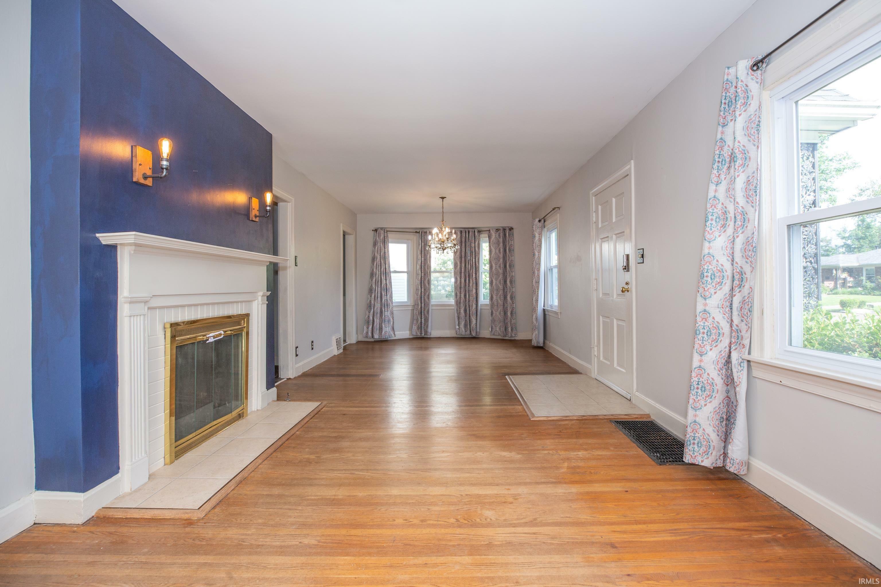 Property Photo:  2101 E Gum Street  IN 47714 