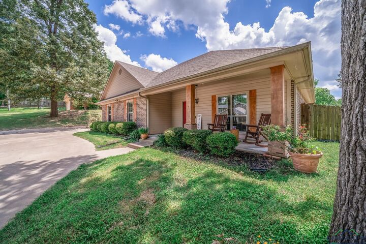 Property Photo: 1703 Azalea St. TX 75644