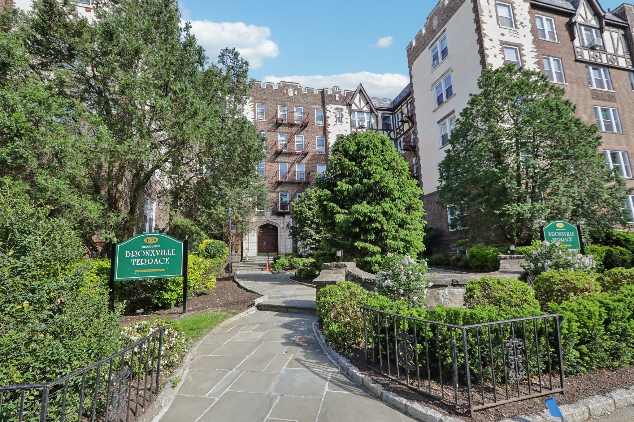 Property Photo:  1470 Midland Avenue 3O  NY 10708 