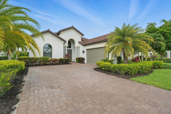 Property Photo:  3242 Belon Lane  FL 34114 