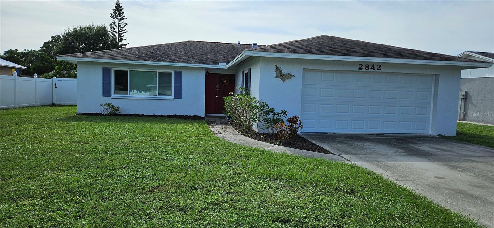 Property Photo: 2842 Indianwood Drive FL 34232