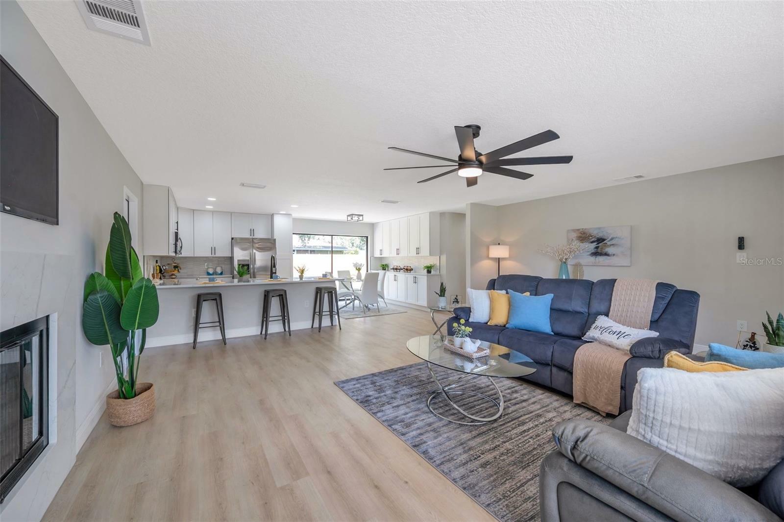 Property Photo: 5032 Barcelona Avenue FL 34235