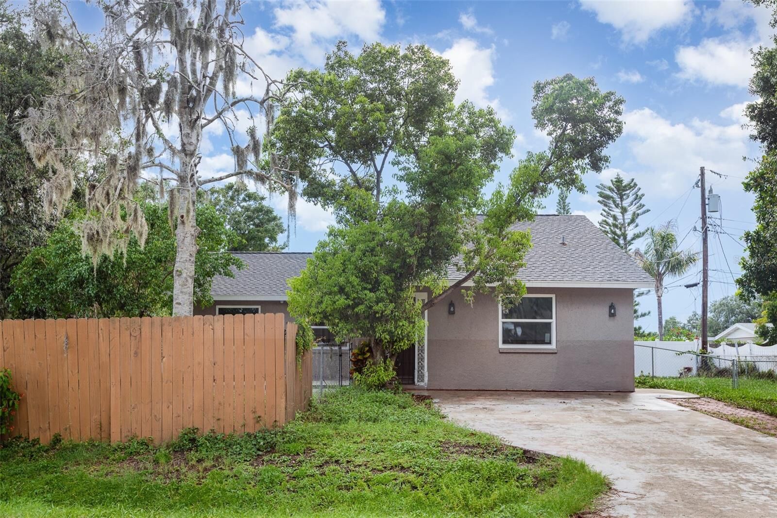 Property Photo: 4358 Murdock Avenue FL 34231