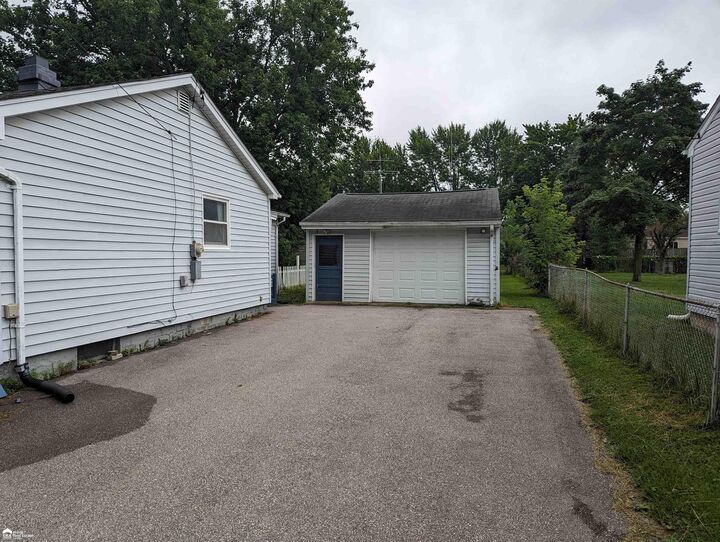 Property Photo: 2453 Betty Lane MI 48507