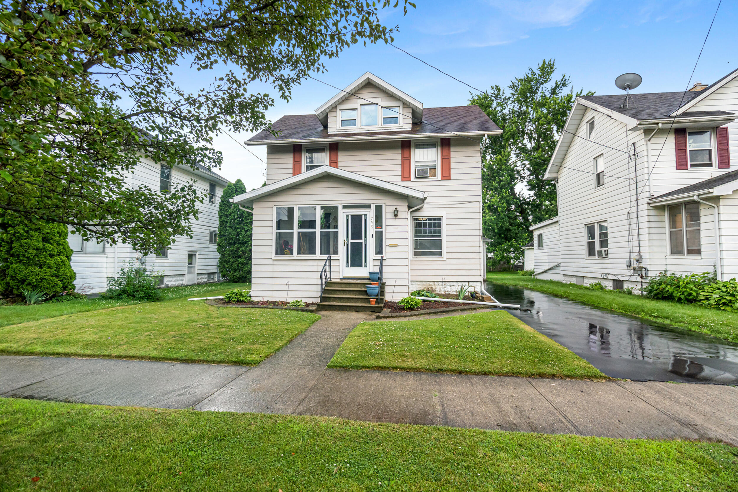 Property Photo: 753 Union Street MI 49203
