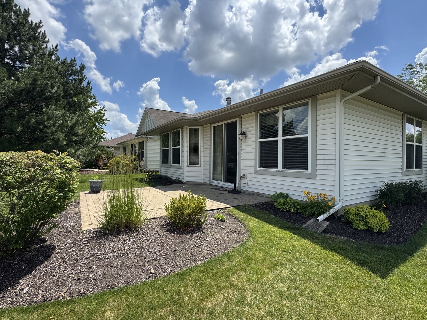 Property Photo:  13084 Illinois Drive  IL 60142 