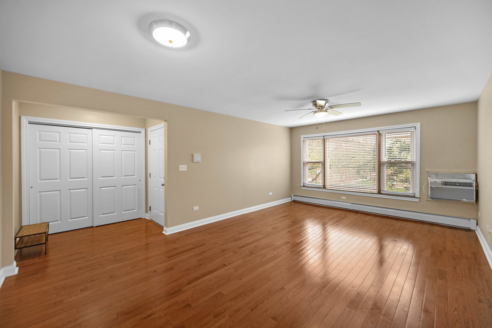 Property Photo:  405 E 109th Street 203  IL 60628 