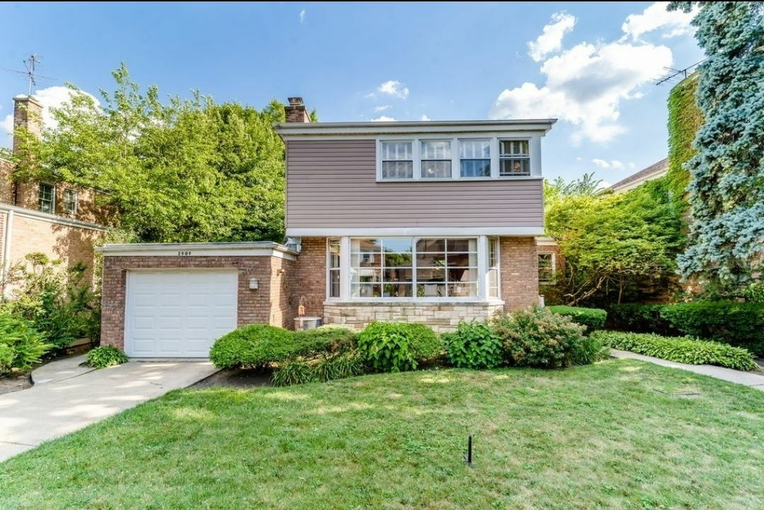 Property Photo:  2909 W Birchwood Avenue  IL 60645 
