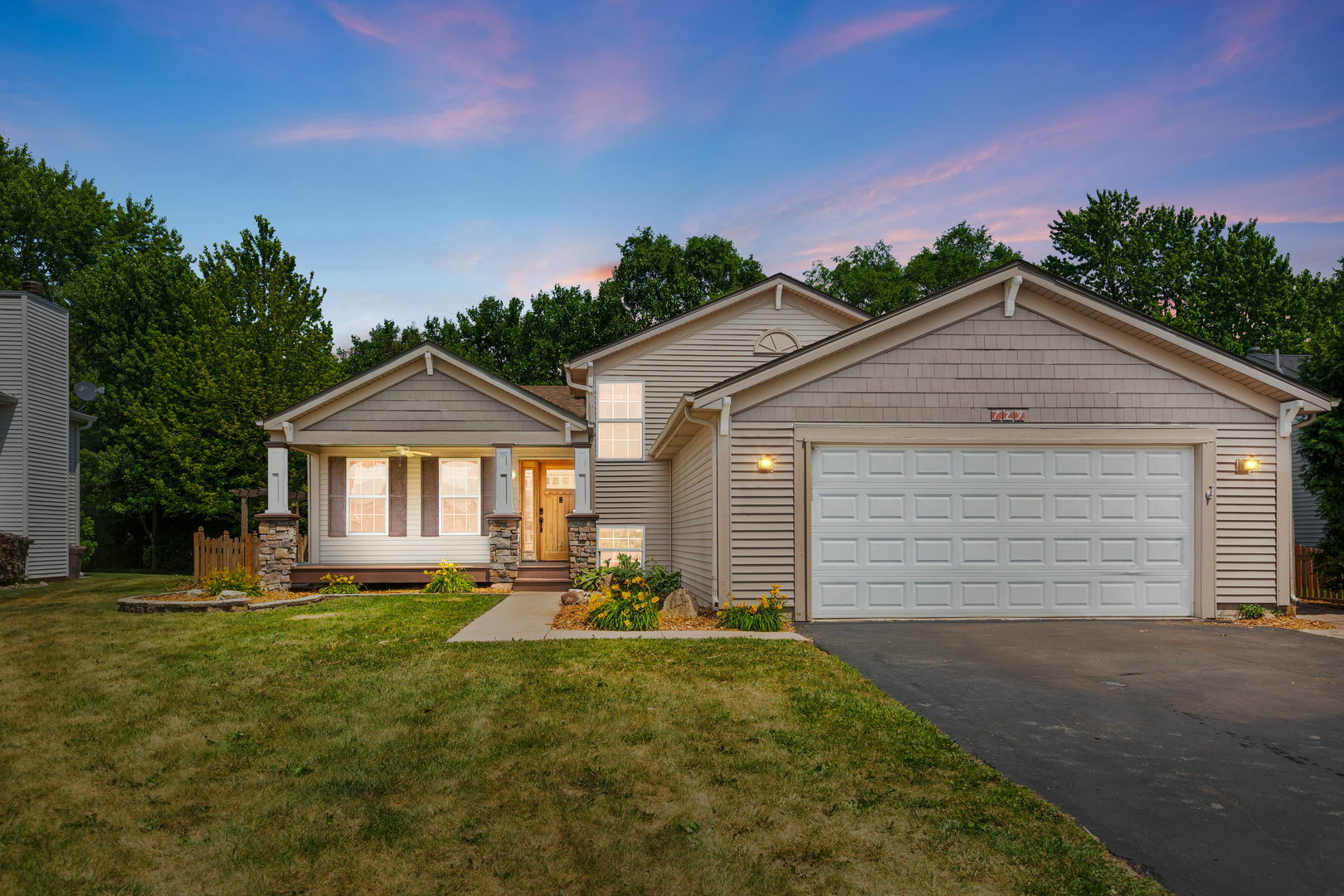 Property Photo: 729 Creek Bend Lane IL 60002
