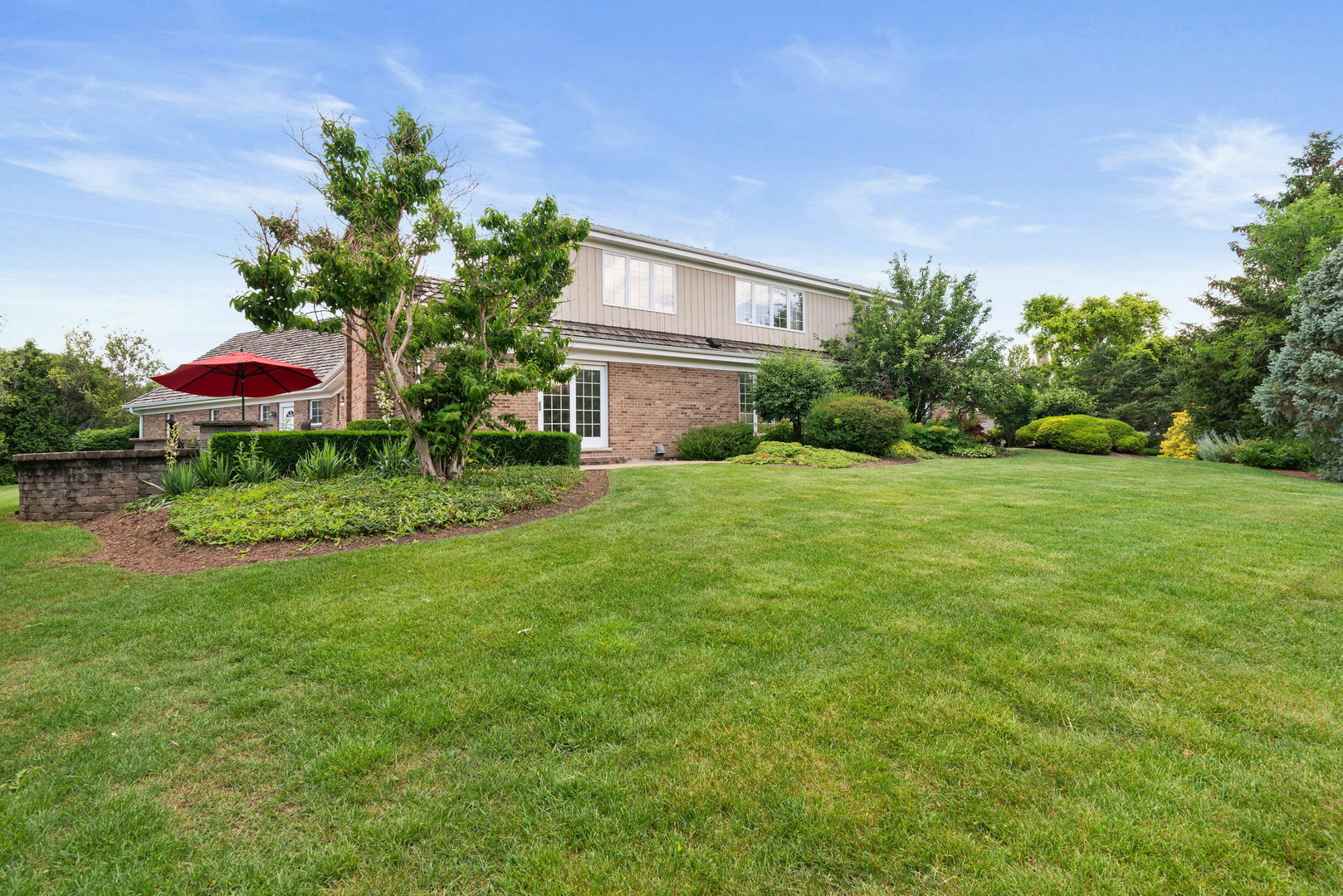 Property Photo: 1003 Midwest Club Parkway IL 60523
