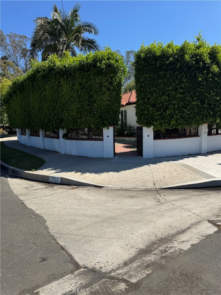 Property Photo:  5230 Seville Avenue  CA 91436 