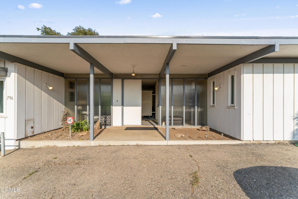 Property Photo:  796 S Saticoy Avenue  CA 93004 