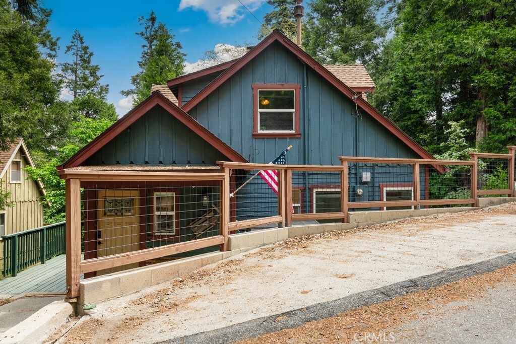Property Photo:  717 Crest Estates Drive  CA 92352 