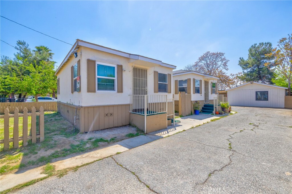 Property Photo:  164 S Santa Fe Avenue  CA 92583 