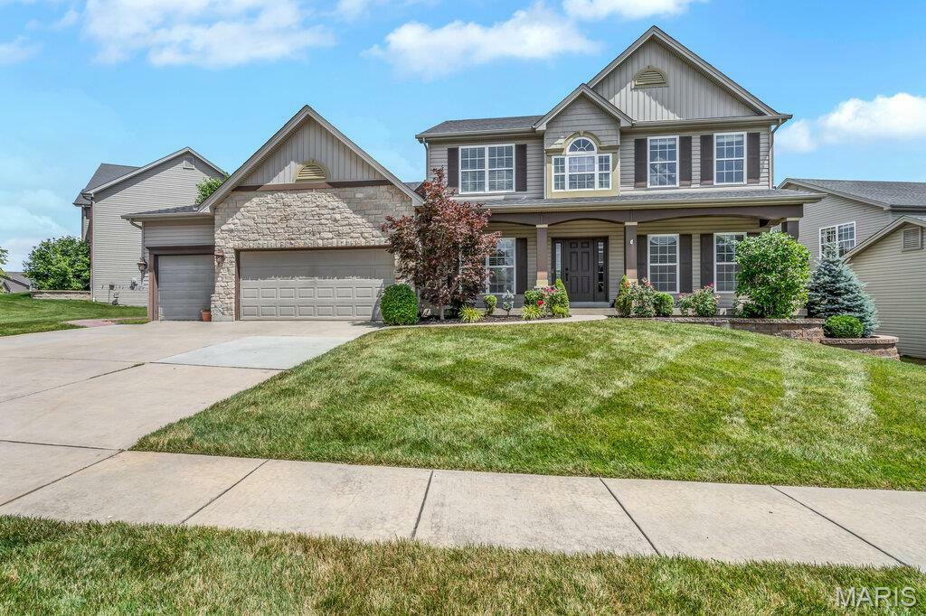 Property Photo: 714 Oriental Lily Drive MO 63366
