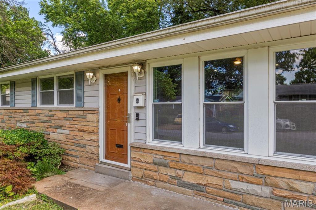 Property Photo: 2418 Castle Drive MO 63136