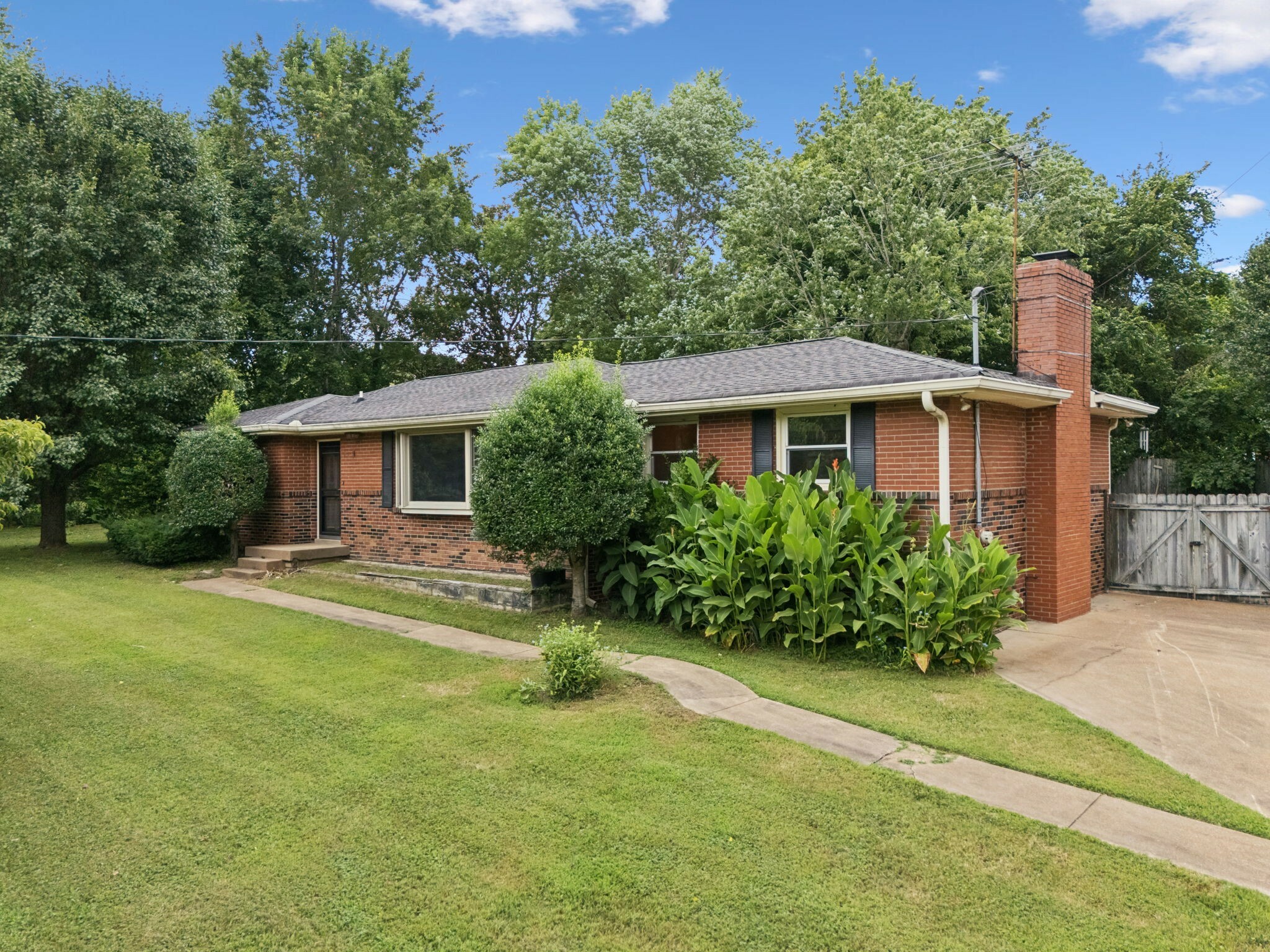 Property Photo: 480 Manley Dr TN 37220