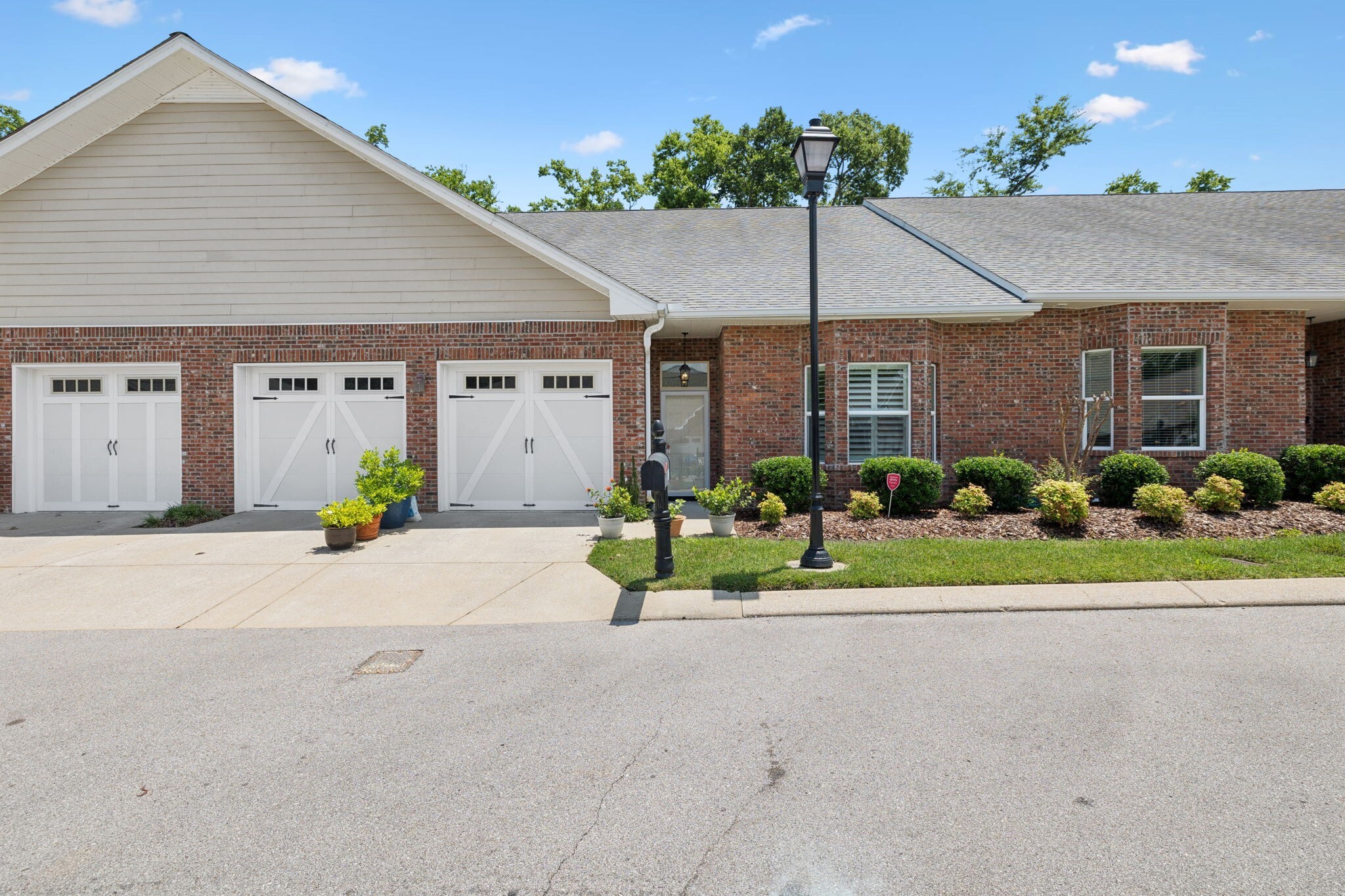 Property Photo: 805 Cedarstone Way TN 37214