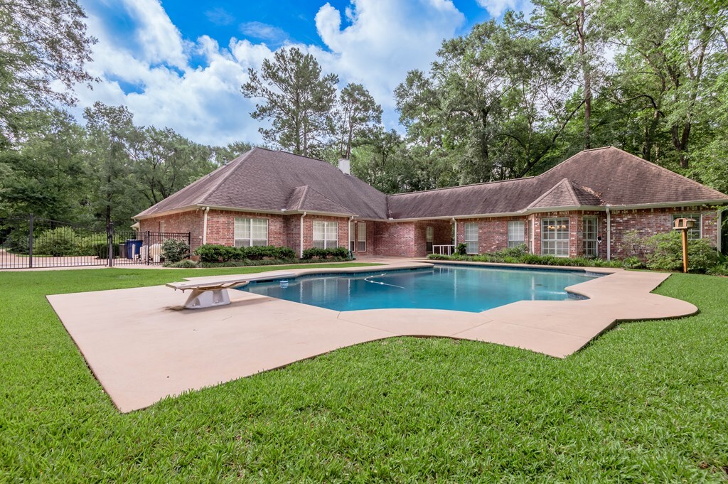 Property Photo: 426 County Road 222 TX 75965