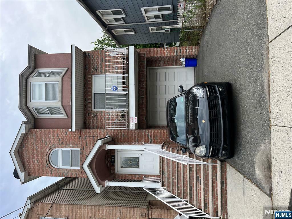 Property Photo:  952 Flora Street 2  NJ 07201 