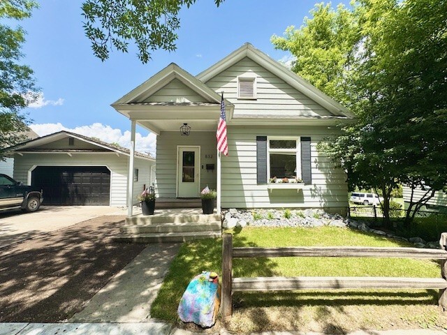Property Photo: 832 E Broadway Street MT 59601