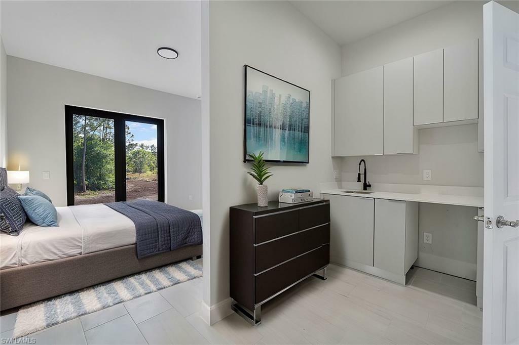 Property Photo: 4122 10th Ave SE FL 34117