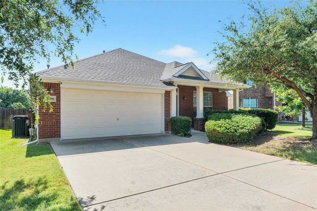 Property Photo: 5208 Gadsden Avenue TX 76244