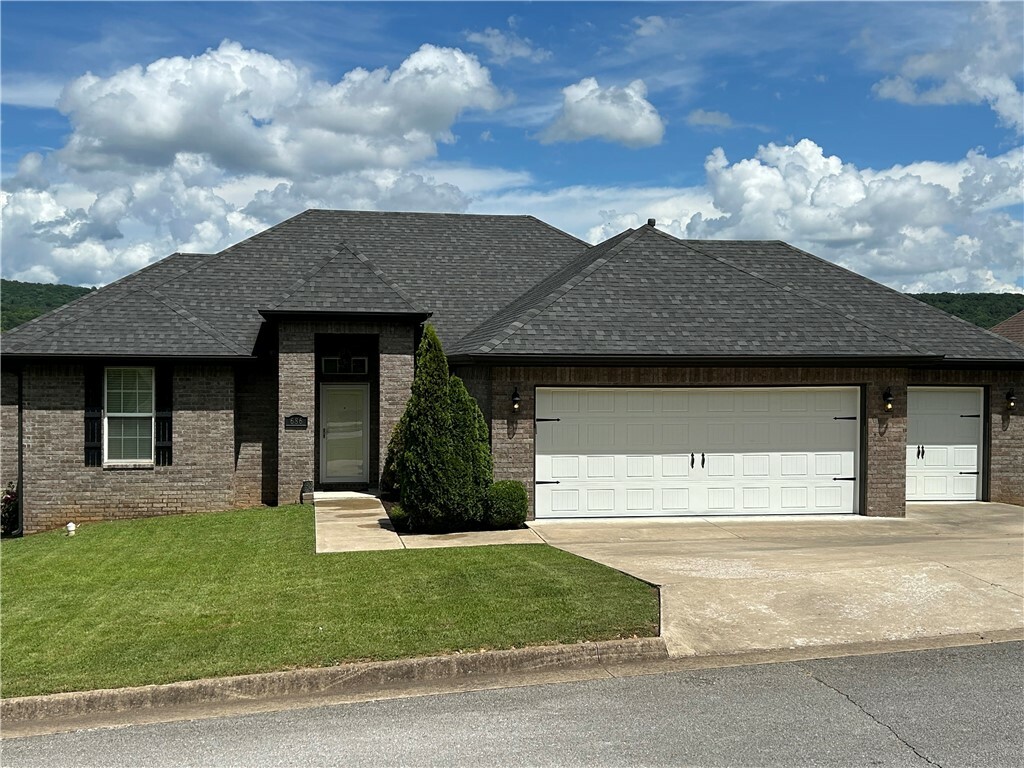 Property Photo: 686 W Thornstone Avenue AR 72774