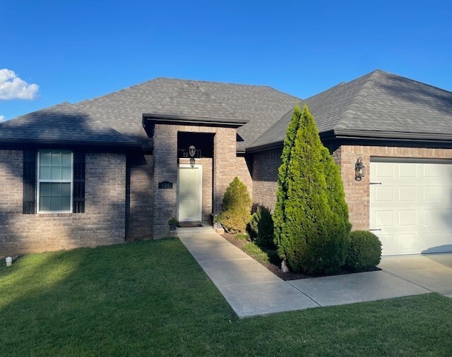 Property Photo: 686 W Thornstone Avenue AR 72774