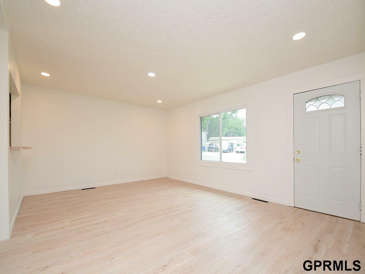 Property Photo: 7601 S 72nd Avenue NE 68128
