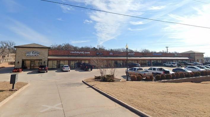Property Photo: 3632 E I 35 Frontage Road OK 73013