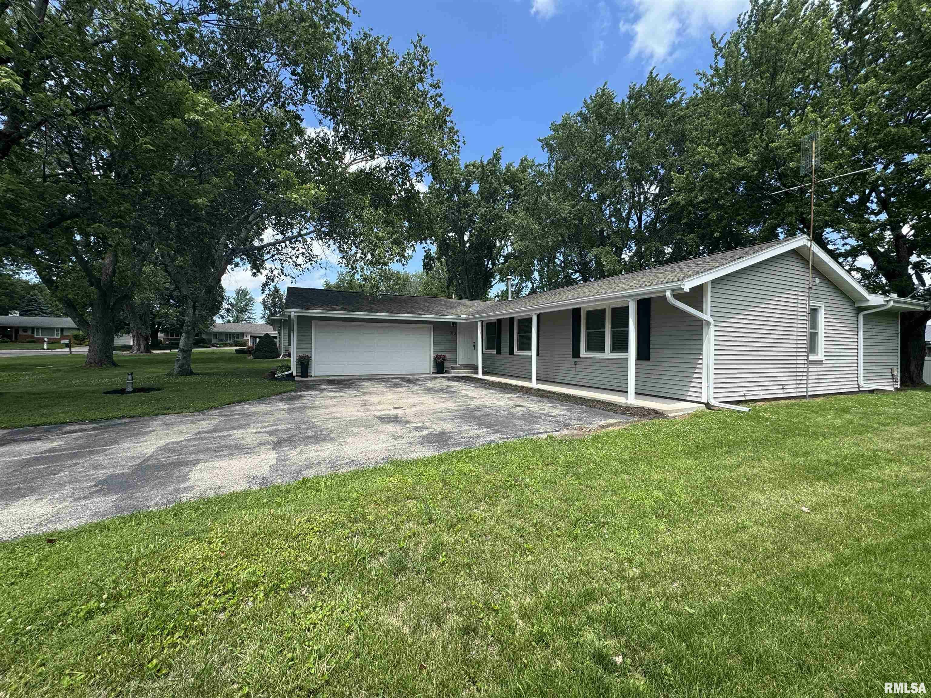 Property Photo: 713 Pleasant Drive IL 61448