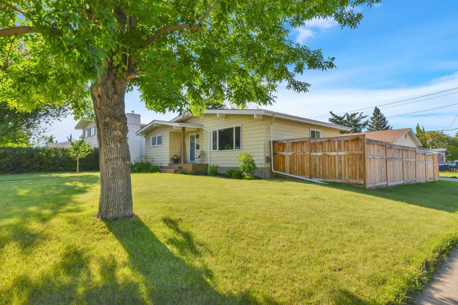Property Photo: 2 Wishart Street AB T4N 5W3