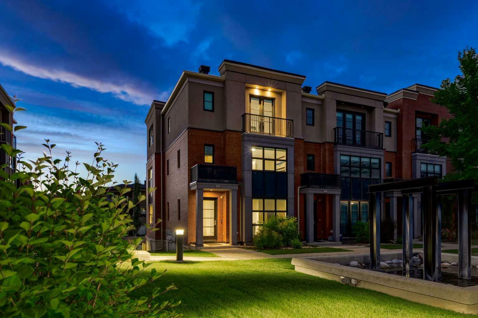 202 Aspen Meadows Hill SW  Calgary AB T3H 0G3 photo