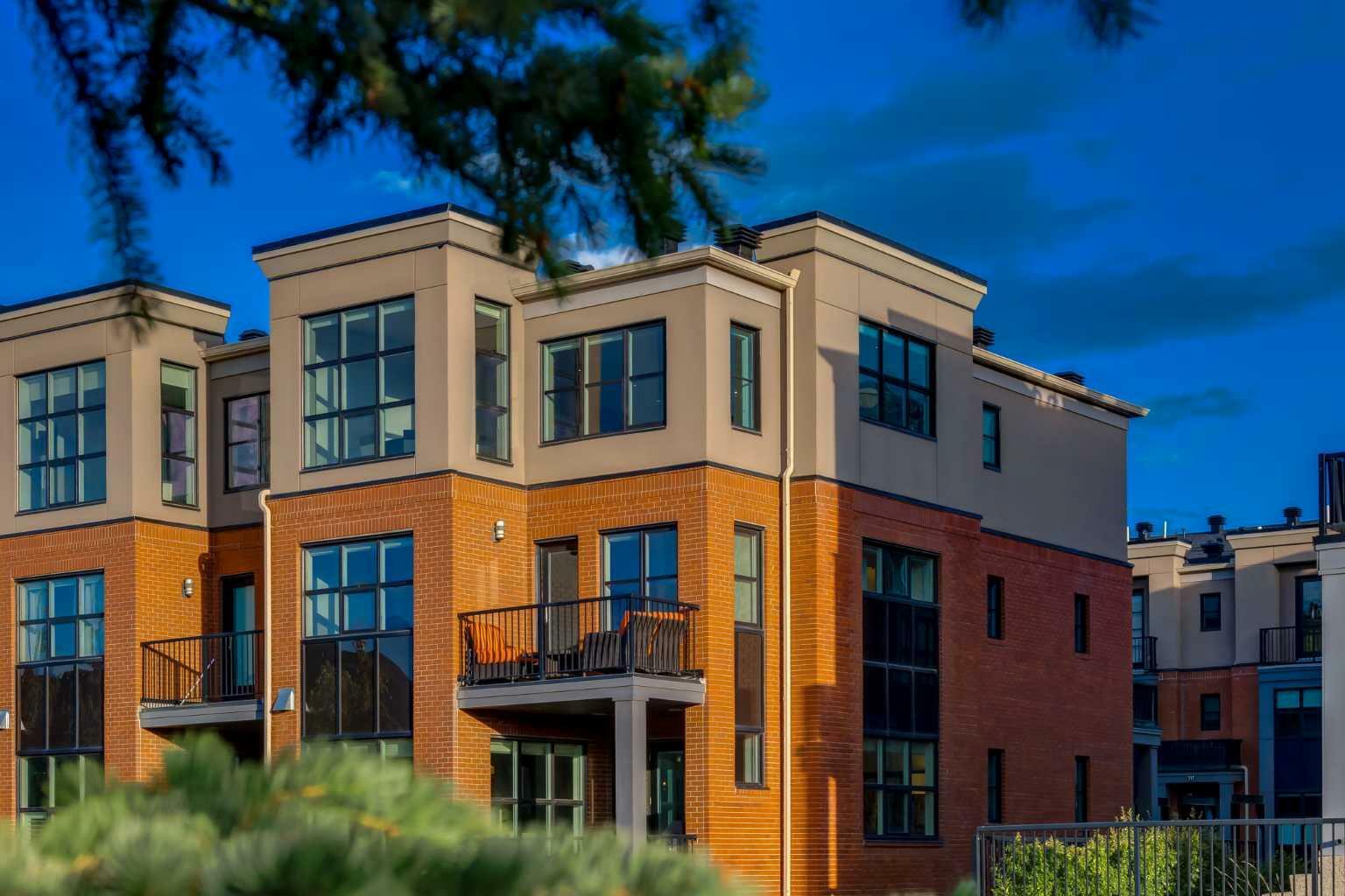 202 Aspen Meadows Hill SW  Calgary AB T3H 0G3 photo