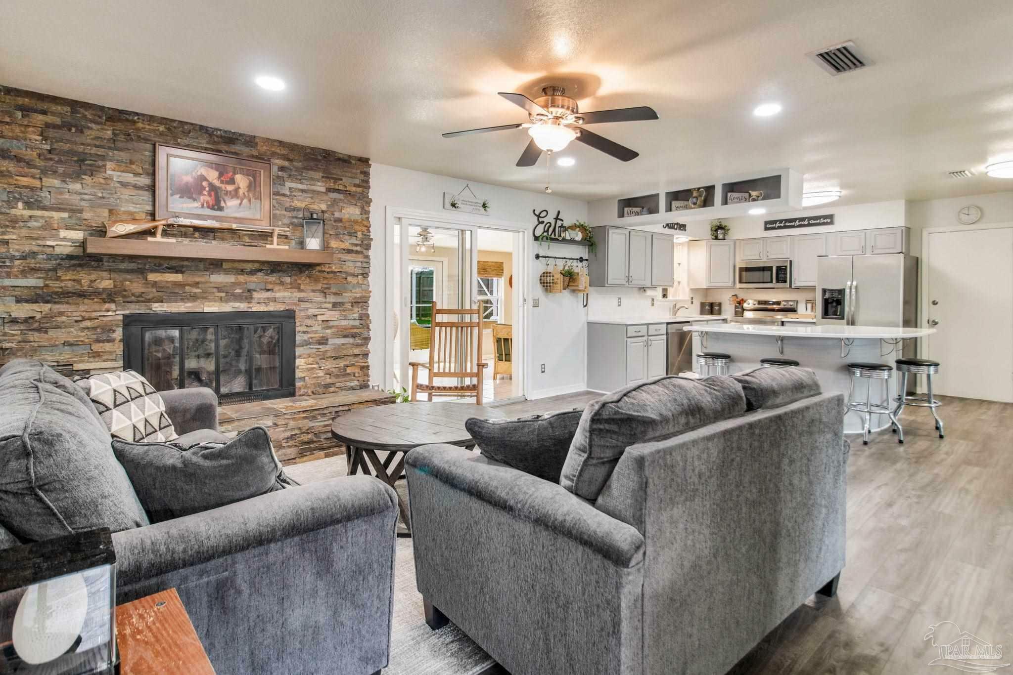 Property Photo: 8110 Banberry Rd FL 32514