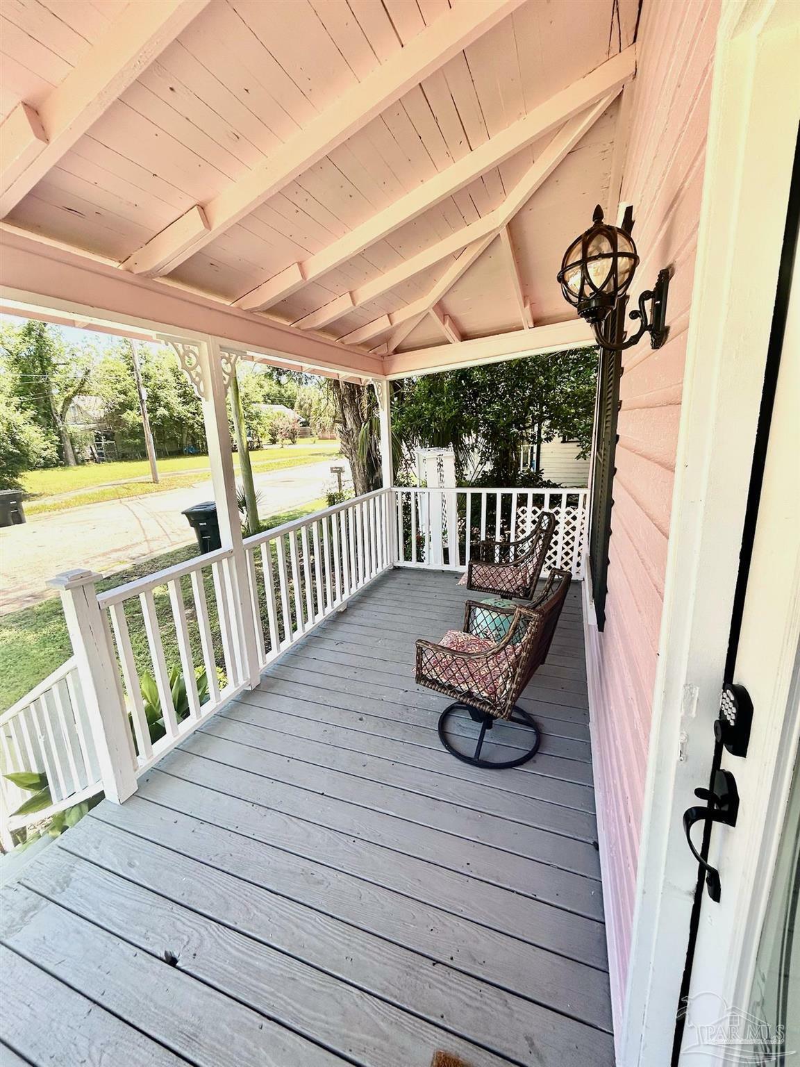Property Photo: 317 E Lee St FL 32503