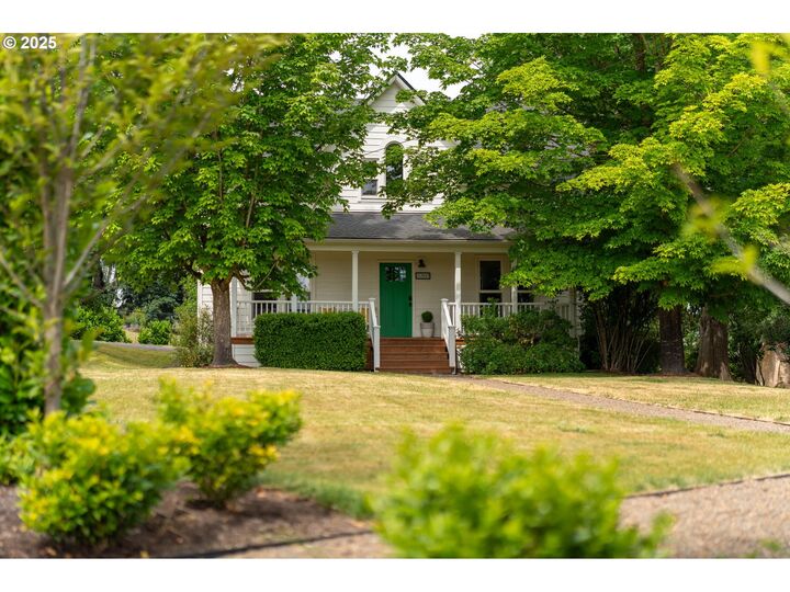 Property Photo:  580 SW 9th St  OR 97115 