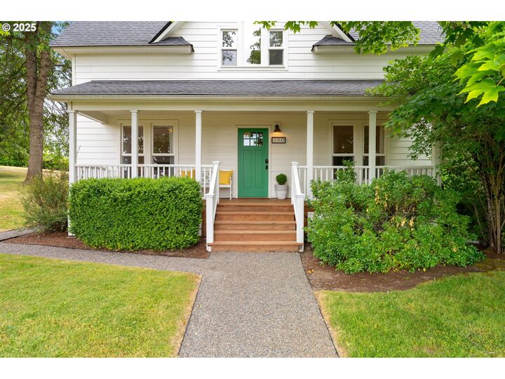 Property Photo: 580 SW 9th St OR 97115