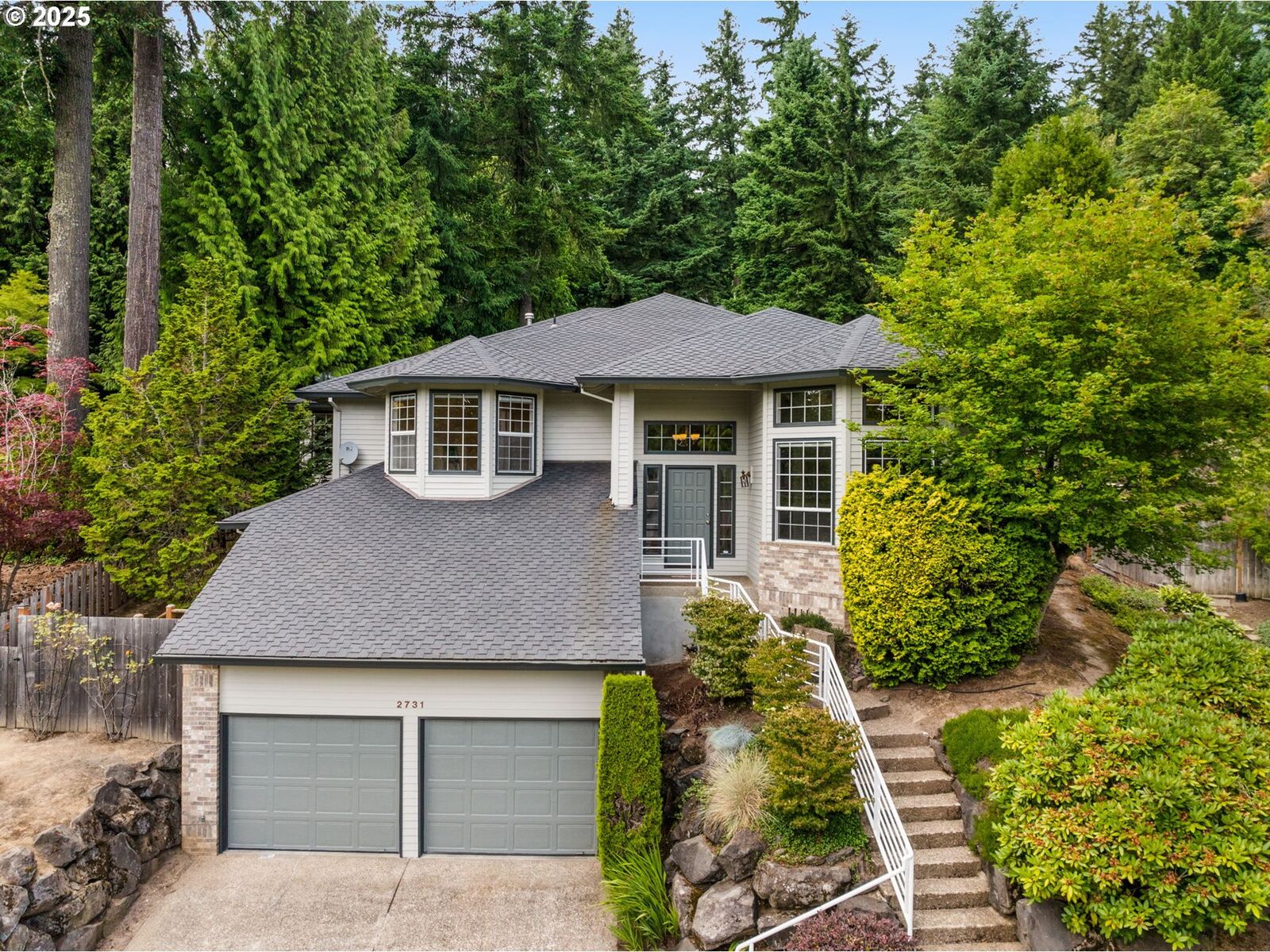 Property Photo:  2731 SW 28th Dr  OR 97219 