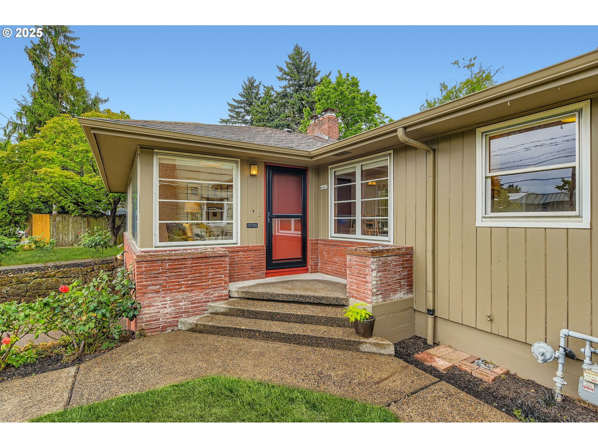 Property Photo:  4645 NE 42nd Ave  OR 97218 