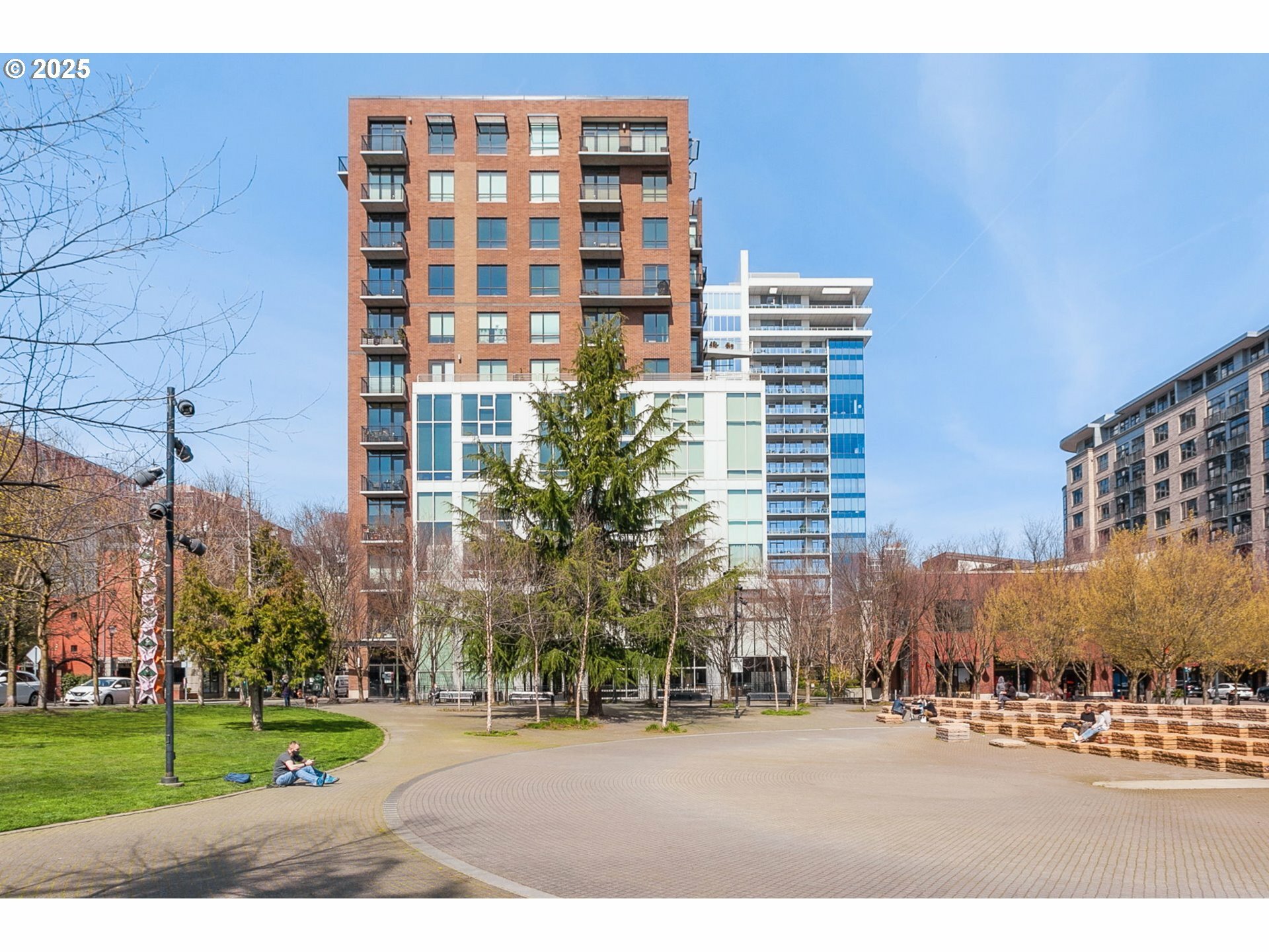 Property Photo:  922 NW 11th Ave 209  OR 97209 