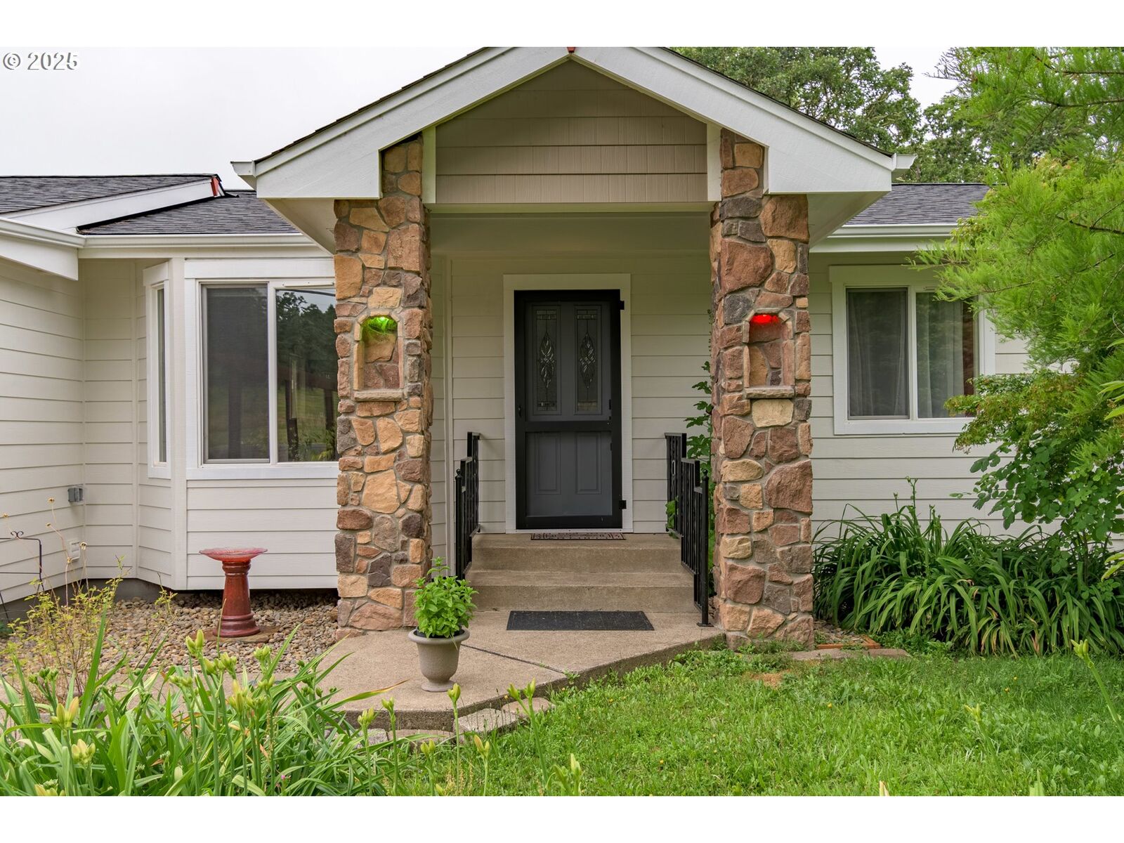 Property Photo: 86336 N Modesto Dr OR 97402