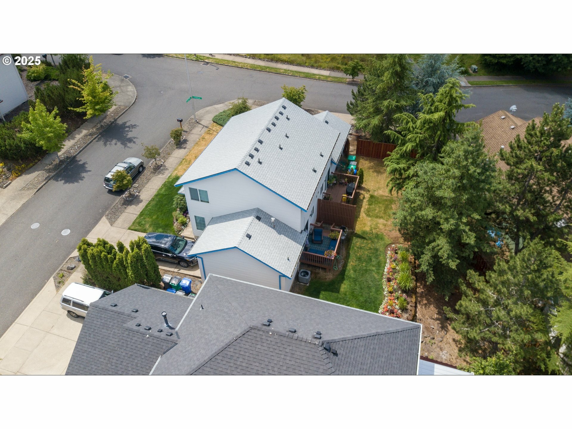 Property Photo: 10723 SE Henderson St OR 97266