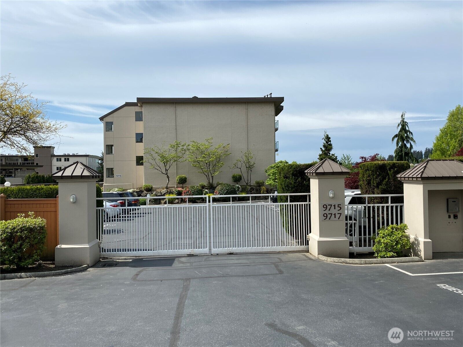 Property Photo: 9715 NE Juanita Drive 310B WA 98034