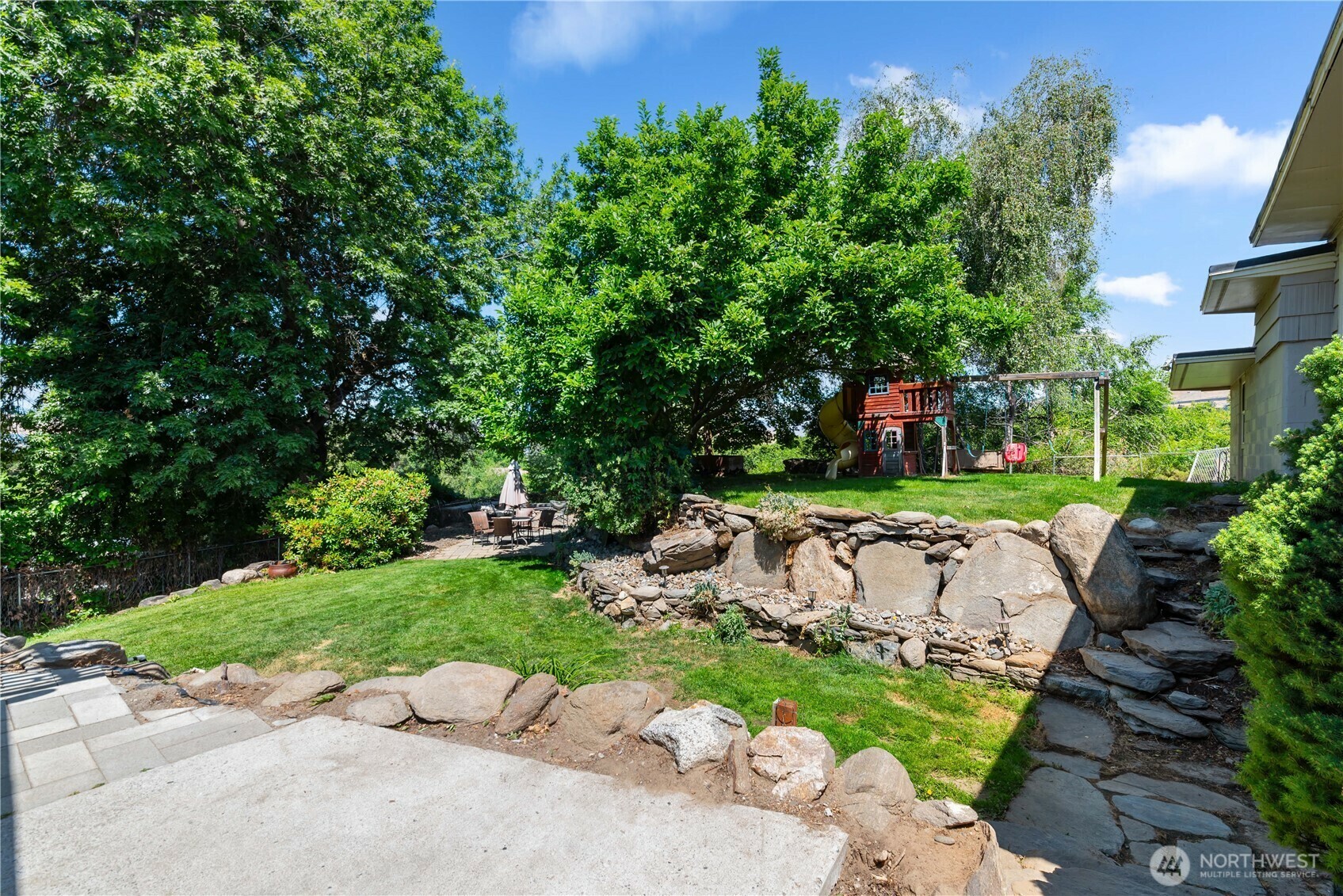 Property Photo: 1714 N Astor Court WA 98802