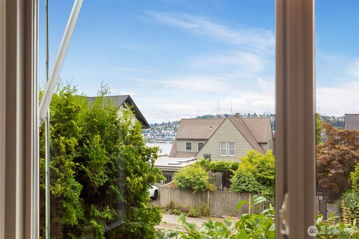 Property Photo: 2016 Broadway E B WA 98102